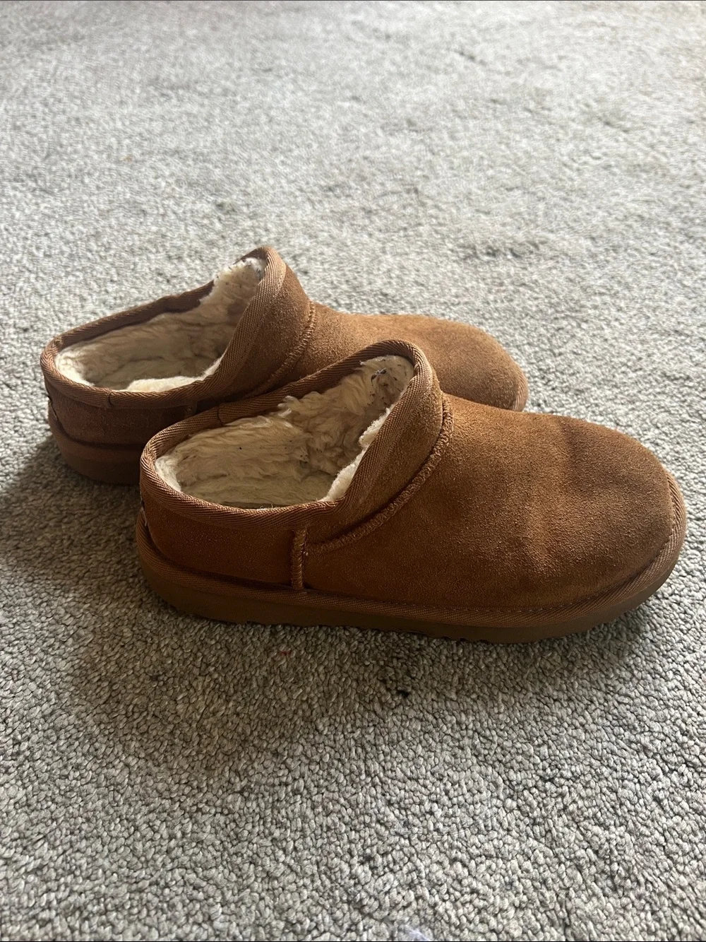 UGG Classic Slipper Chestnut Suede Shearling Kids Size 3